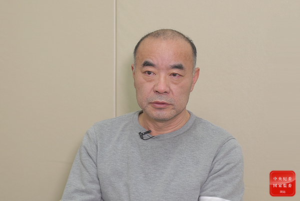 做错人生选择题 审判长走向被告席(图3)