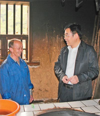 湖南省株洲市政协原副主席、炎陵县委原书记黄诗燕——  用生命谱写脱贫攻坚壮歌(图1)