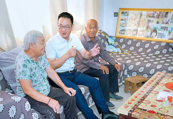 裴春亮:为群众当好领头羊、做好服务生(图1)