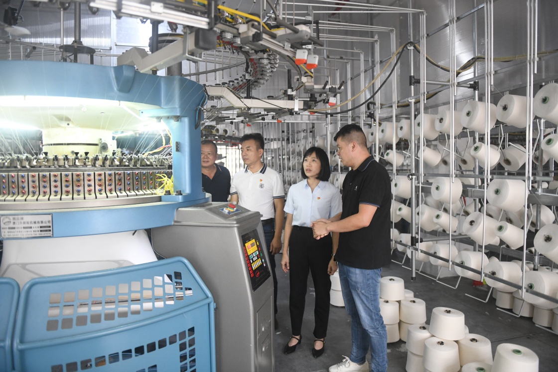 陆秀兴：在啃“硬骨头”中推进乡村振兴(图1)